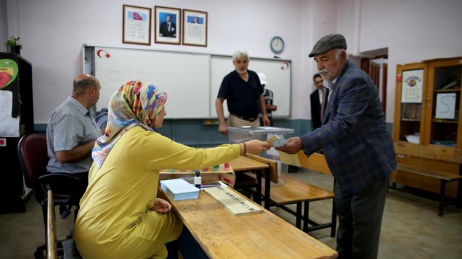 3 ilçe ve 4 beldede oy kullanma işlemi başladı