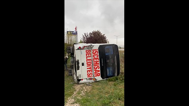 Afyon'da midibüs devrildi: 5 yaralı