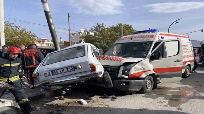 Ambulans hastanelik etti: 2 yaralı!