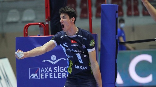 Arkas Sporlu voleybolcu Efe Mandıracı ameliyat oldu