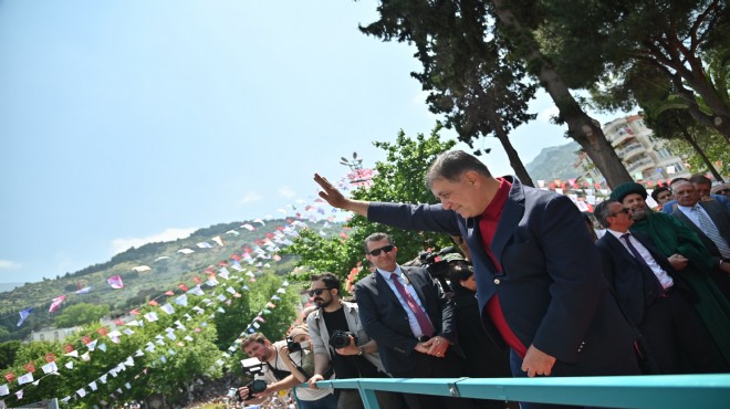 Başkan Cemil Tugay, Manisa Mesir Macunu Festivali'ne katıldı