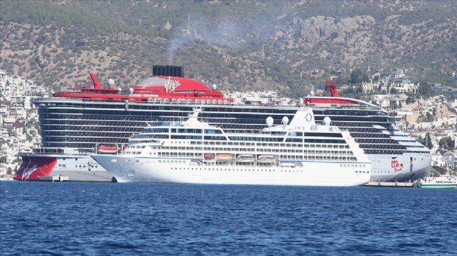 Bodrum'a iki kruvaziyerle 2 bin 741 turisti geldi