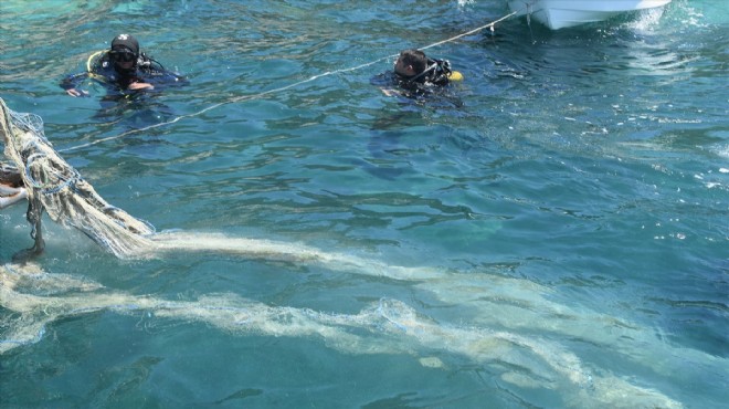 Bodrum'da dalgıçlar deniz dibinde ağ temizliği yaptı