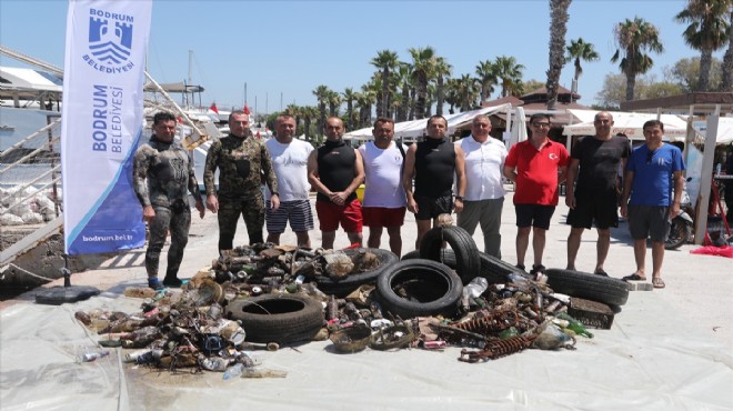 Bodrum'da dalgıçlardan deniz dibi temizliği