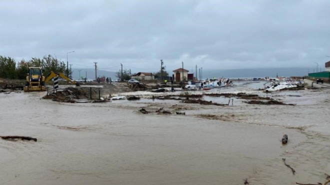 Çanakkale'de etkili sağanak: Kepez Çayı taştı