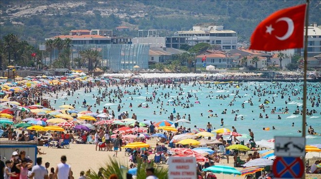 Çeşme'de bayram yoğunluğu: Nüfus 500 bine fırladı!