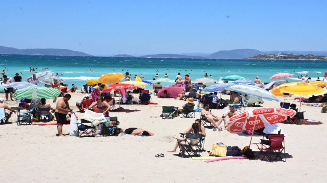 Çeşme plajlarında bayram yoğunluğu!