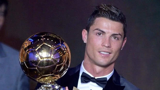 Cristiano Ronaldo'nun Ballon d'Or ödülü satıldı