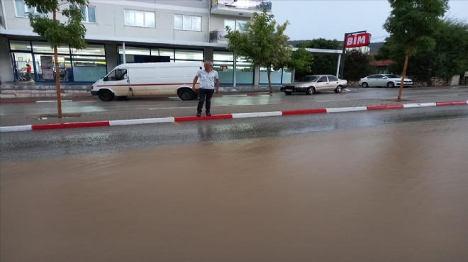 Denizli'de sağanak hayatı olumsuz etkiledi