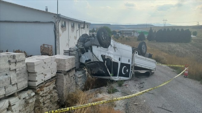 Devrilen kamyonetin sürücüsü öldü