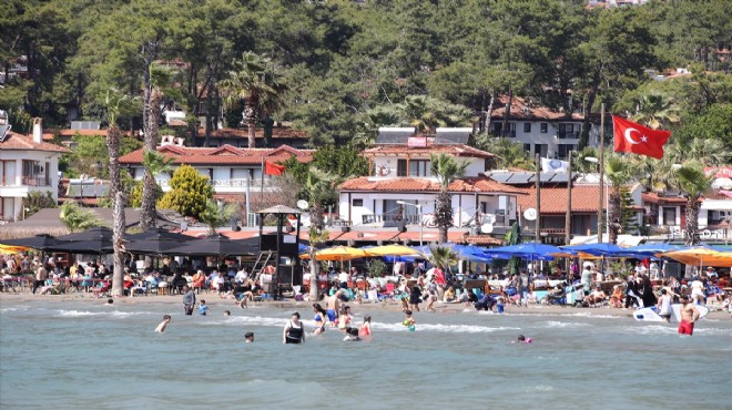 Ege'nin turizm merkezlerinde bayram yoğunluğu!