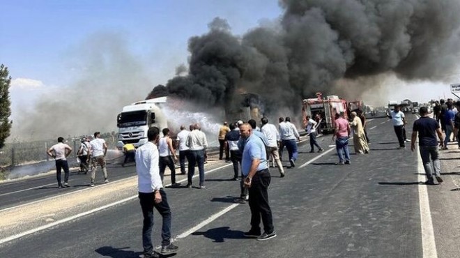 Feci olay... Saman yüklü TIR alev alev yandı!