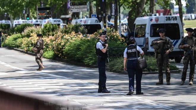 Fransa'daki bıçaklı saldırının faili psikiyatri hastanesine sevk edildi