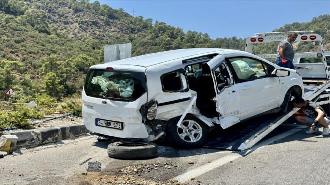 İki otomobil çarpıştı: 1 çocuk öldü, 10 kişi yaralandı!