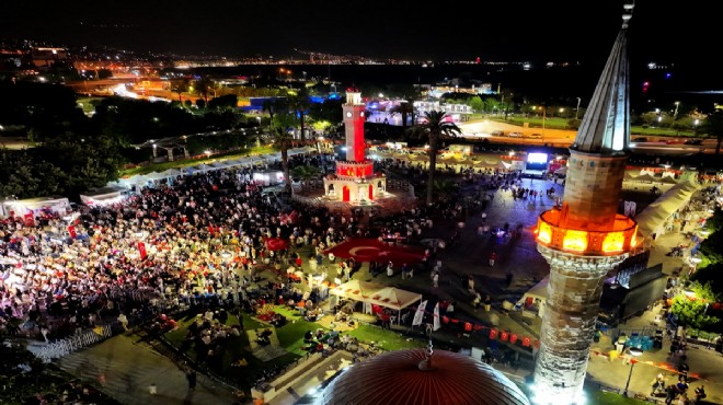 İzmir darbelere karşı tek yürek!