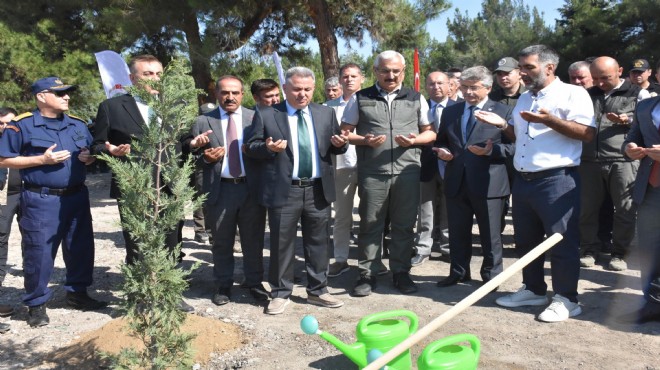 İzmir'de 15 Temmuz şehitleri anısına fidan dikildi