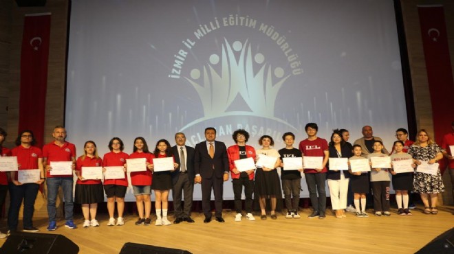 İzmir'de bilim yarışmalarında derece alan öğrencilere ödülleri verildi