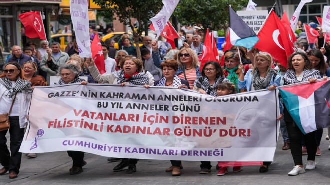 İzmir'de Gazzeli annelere destek yürüyüşü