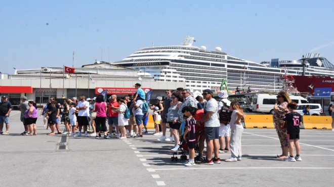 İzmir'e kruvaziyerle 4 bin 175 yolcu geldi