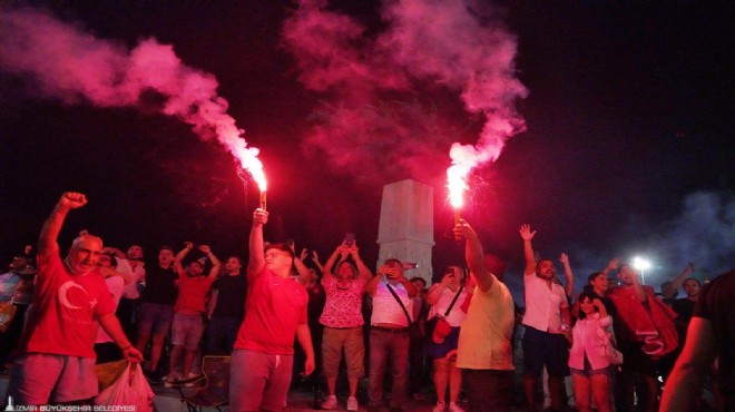 İzmir'in meydanlarında çeyrek final coşkusu