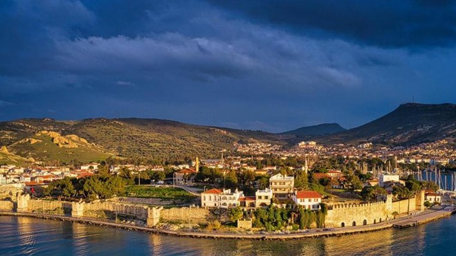 İzmir’in turistik ilçesinde yüksek gerilim!