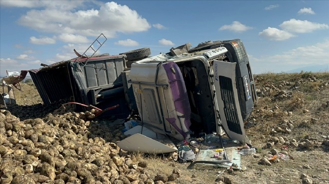 Kamyon ve TIR çarpıştı: 3 kişi yaralandı