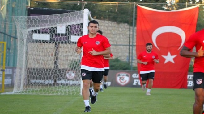 Karşıyaka'da Emre gündemde!