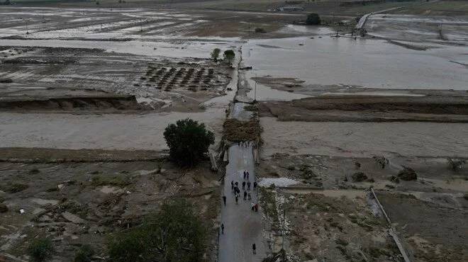 Komşu'daki selde ölü sayısı 17'ye yükseldi