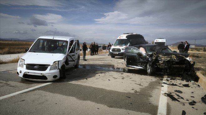 Kütahya'da trafik kazası... Aynı aileden 4 yaralı!