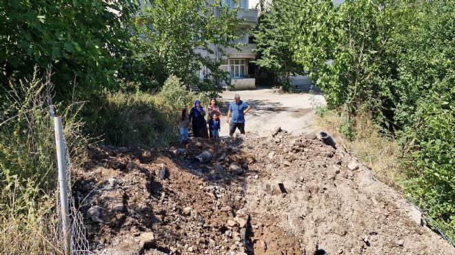 Mahalleliyle tartıştı: 18 binayı yolsuz bıraktı