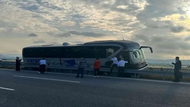 Manisa'da bariyere çarpan yolcu otobüsünün muavini öldü