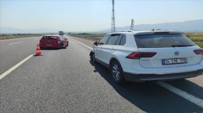 Manisa'da iki otomobil çarpıştı: 5 yaralı