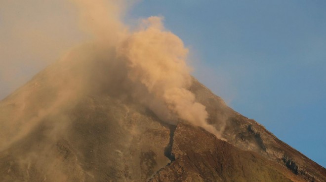 Mayon Yanardağı çevresinde tahliyeler başladı