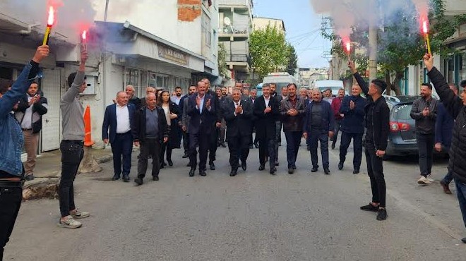 MHP İzmir’den Bayraklı çıkarması