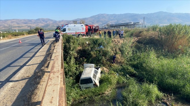 Minibüs köprüden düştü... Sürücüsü yaralandı!