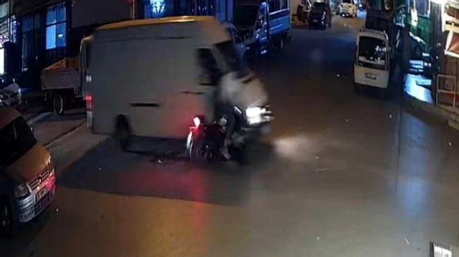 Motosiklet minibüse çarptı... Sürücü ağır yaralandı!