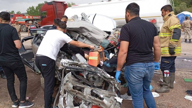 Otomobil ile TIR çarpıştı: 2 ölü, 3 yaralı