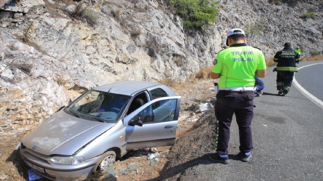 Otomobil su kanalına devrildi: 3 kişi yaralandı