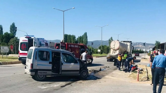 Otomobil tankere çarptı... 2 ölü, 1 yaralı