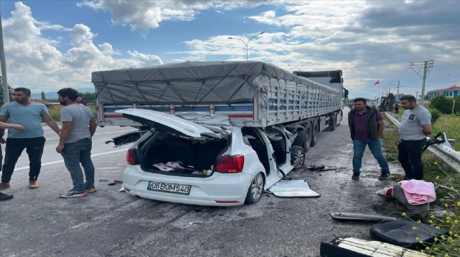 Otomobil TIR'a ok gibi saplandı: 1 kişi öldü