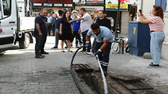 Sahaya indi... Başkan Ünsal sorunları Çarşı'da dinledi