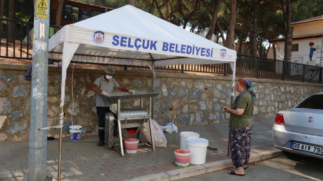 Selçuk Belediyesi'nden salça makinesi hizmeti