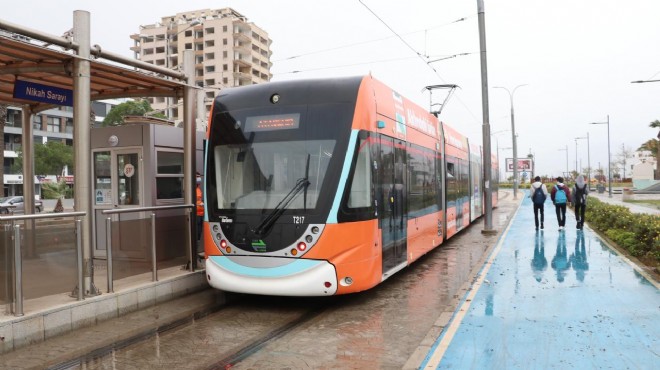 İzmir'de tramvay seferlerine yağmur engeli... O duraklar iptal!