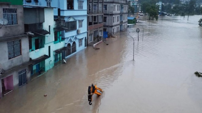 Şiddetli yağmurlar vurdu: 24 kişi öldü