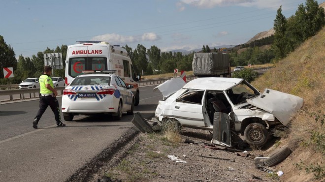 Sivas'ta otomobil devrildi: 1 ölü, 4 yaralı