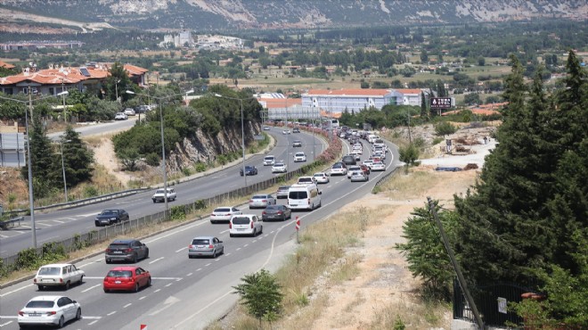 Tatilcilerin dönüş trafiği çilesi!