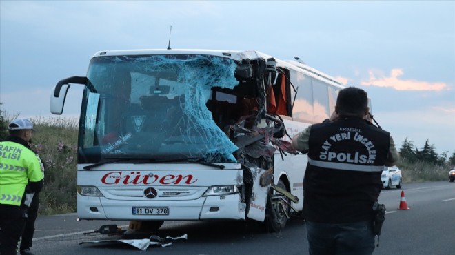 Ters yöndeki TIR dehşet saçtı... 2 kişi öldü!