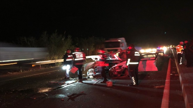 TIR'a ok gibi saplandı: Sürücü yaşamını yitirdi