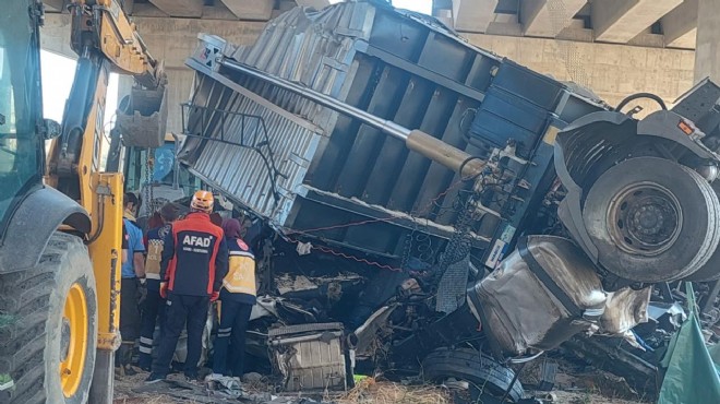 TIR viyadükten düştü: 2 kişiye mezar oldu!