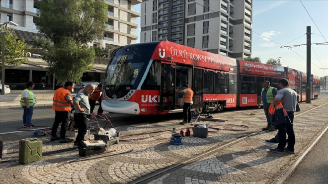 Tramvay raydan çıkmıştı... Seferler normale döndü